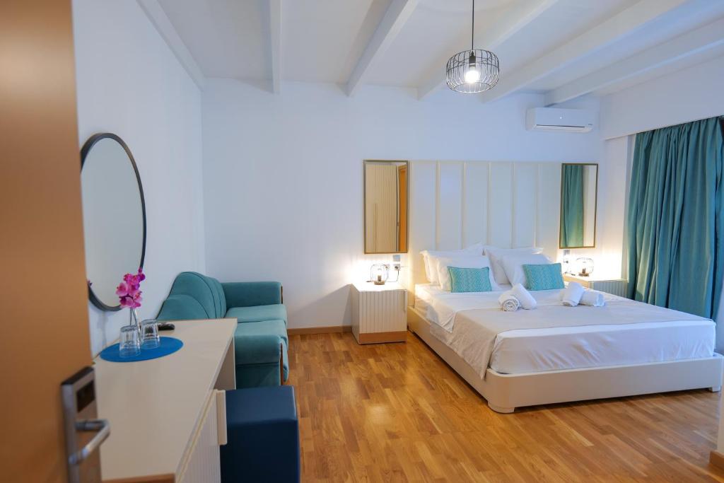 Royal 1967, Himare  | Deluxe King Room